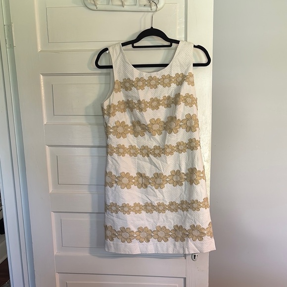 Lilly Pulitzer Elegant White and Gold Floral Shift Dress - Picture 1 of 4